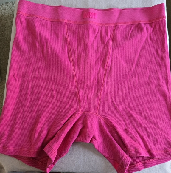 SKIMS Cotton Rib Boxers – Raspberry (XL) SOLD OUT! NWOT - Picture 3 of 7